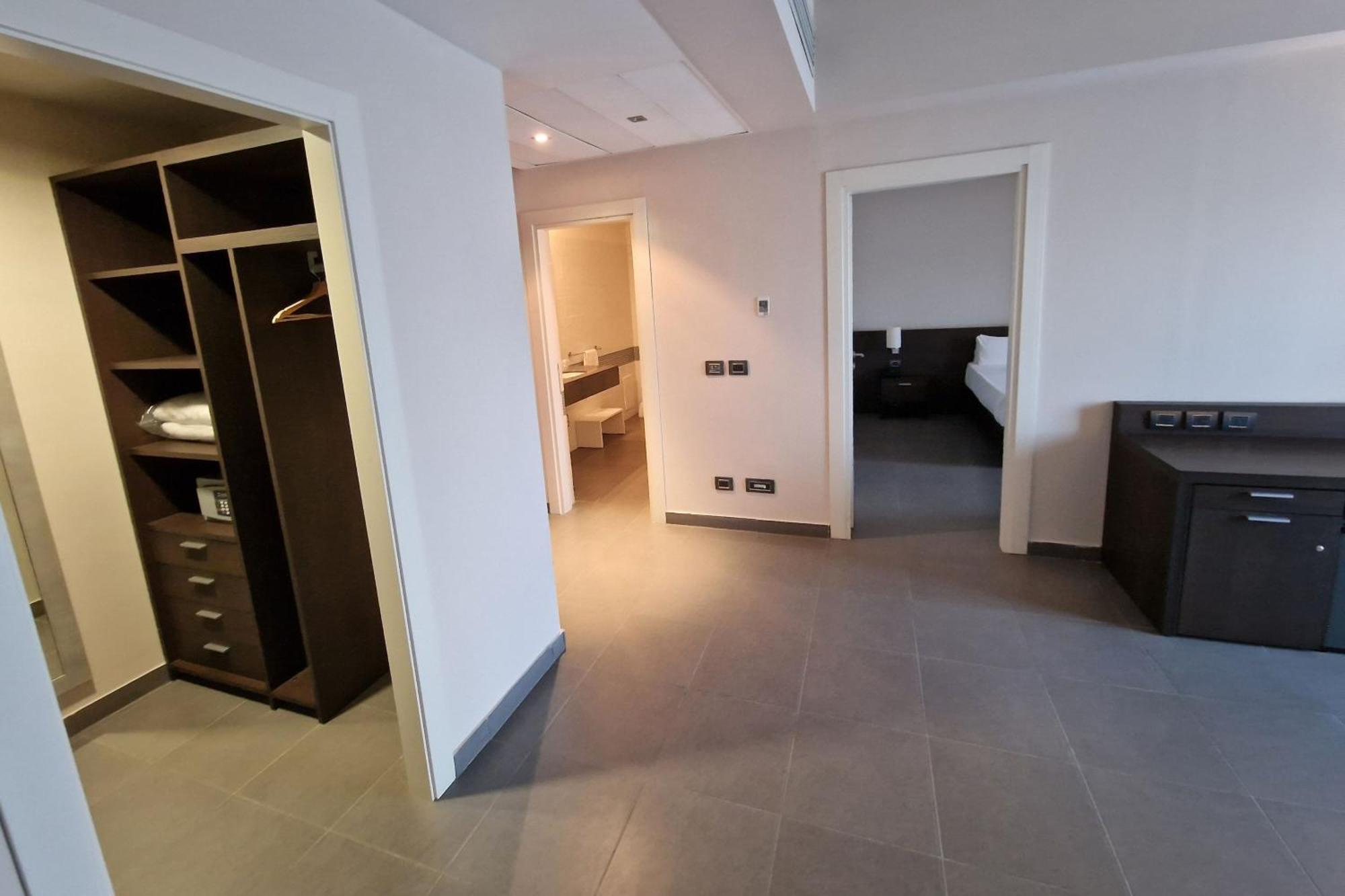 Suite King con 1 Camera da Letto, Divano-Letto e Balcone